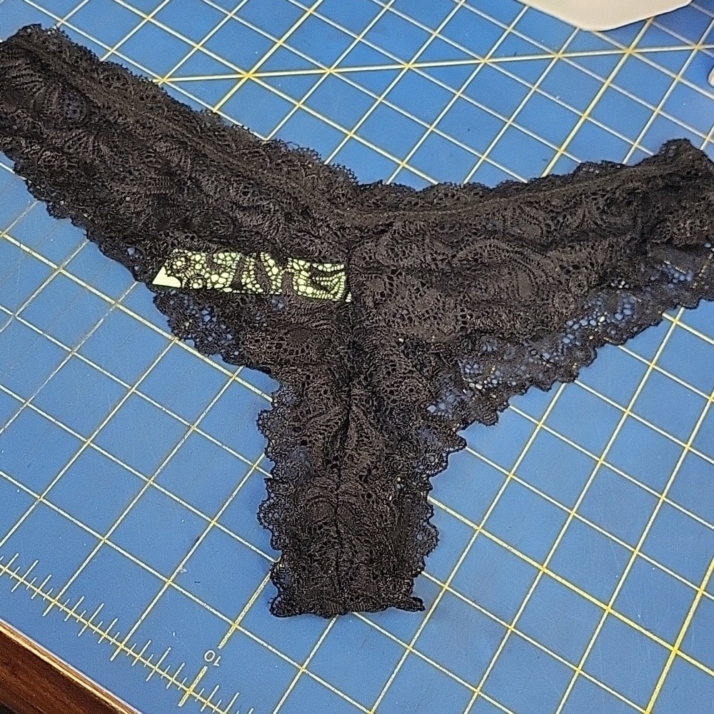 Honeydew Intimates Black Floral Lace Bikini Panty Small - Picture 4 of 4